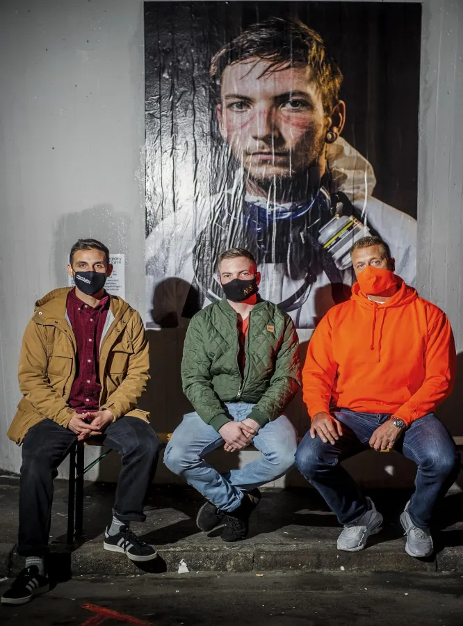 Fotograf Patrick Junker mit Nic Seiboldt und Marcell Engel Foto: Maximilian von Lachner