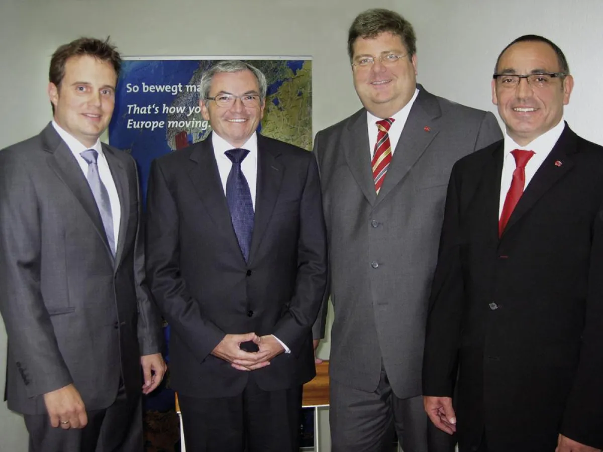 (v.l.n.r.): Jens Krüger, Director Road Logistics, M&M Militzer & Münch International Holding AG, Ewald Kaiser, Chief Executive Officer, M&M Militzer & Münch International Holding AG,