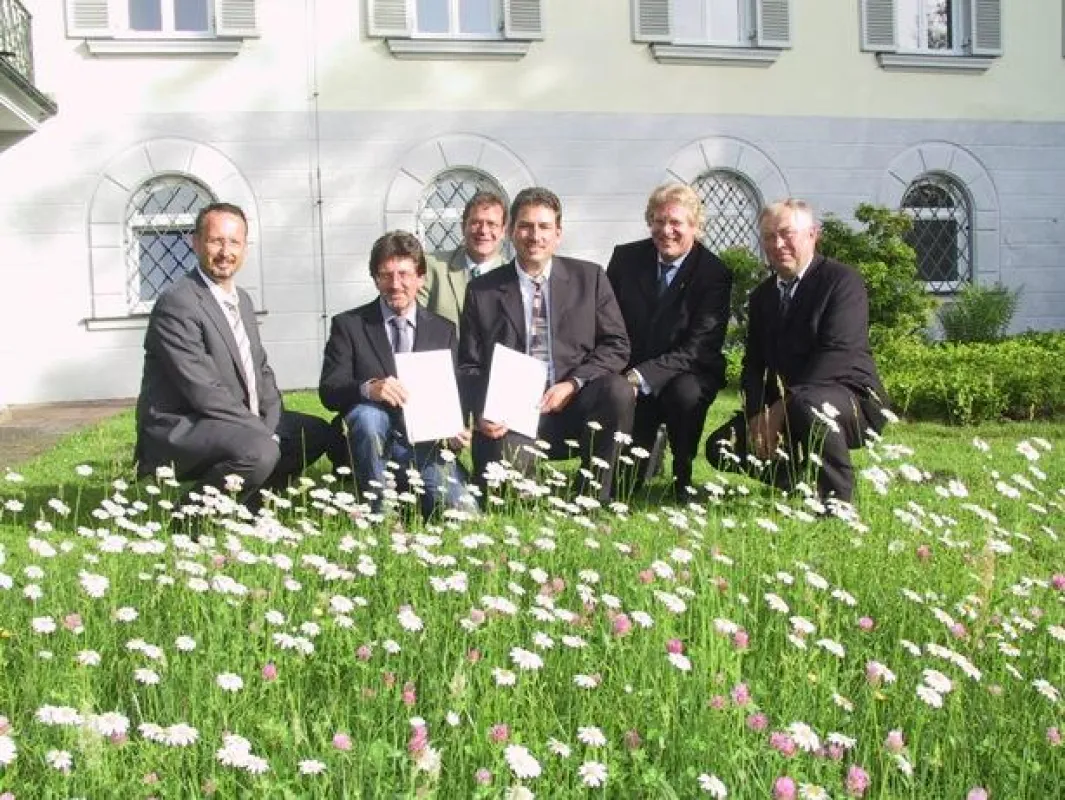 Nahmen die Urkunde für die Gesundheitswelt entgegen: Vorstand Otmar Steßl mit Ökoprofit-Team.