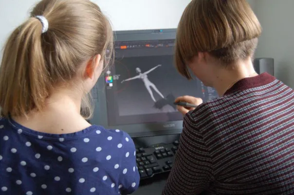 Bild: Girl’s Day 2013: 250 Schülerinnen schnupperten am SAE Institute in die Welt der Games