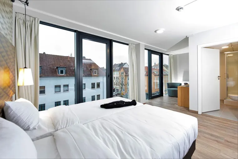 Bild: AUS 75 MACH´ 94: MEHR ZIMMER FÜR DAS IBIS FULDA CITY HOTEL