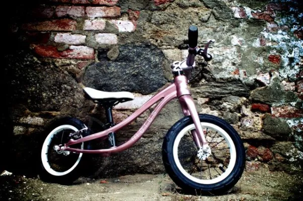 Bild: MORES und das Kinderlaufrad Petitpierre gehören zu den Finalisten des ISPO BRANDNEW Award 2013