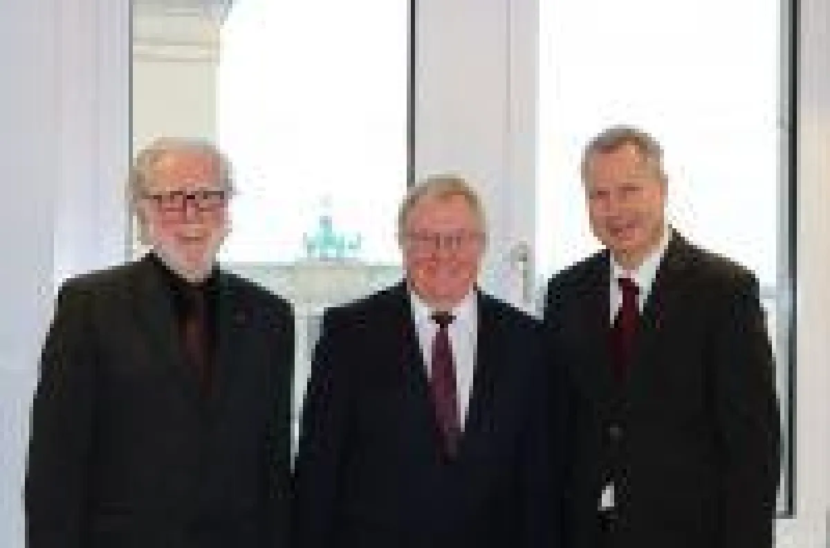 v.l.n.r.: Dipl.-Ing. Wilfried Grunau (ZBI), Reinhold Sendker, MdB, Dipl.-Ing. Heinz Leymann (IfKom)