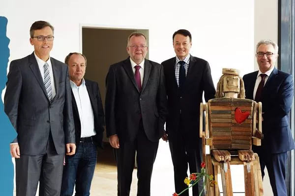 Bild: Regierungspräsident Klaus Tappeser besucht Stiftung Liebenau