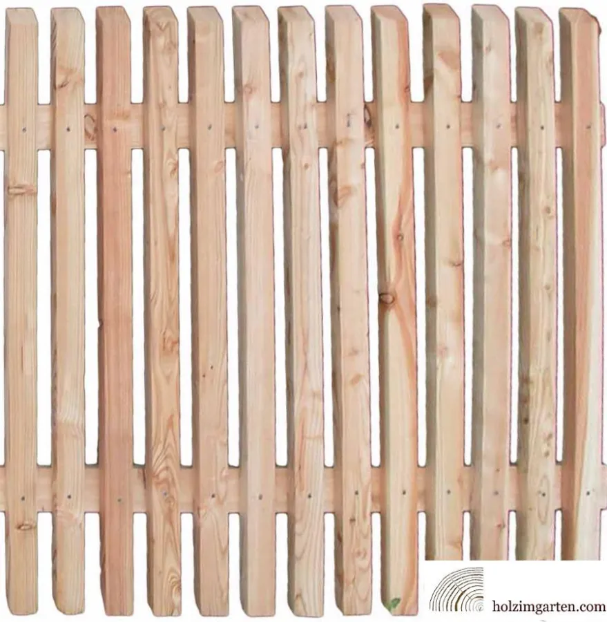 Heimische Lärche so beliebt wie nie, vor allem für Zäune wie diesem aus schmalen Latten.