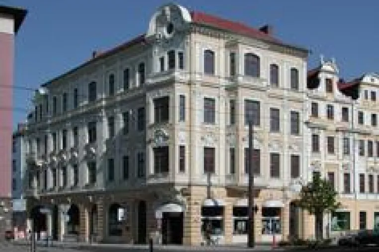 Bild: DIP-Partner AENGEVELT vermittelt rd. 800 m² Büro-/Einzelhandelsfläche in Magdeburg an HypoVereinsbank
