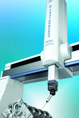 Bild: Mit Know-how zum Sieg: MITUTOYO Koordinaten-Messgerät CRYSTA-Apex S als „Preisrichter“