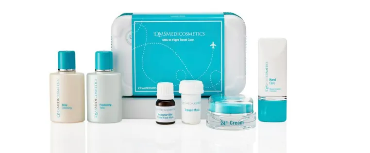 Bild: Perfekt gepflegt im Urlaub - Mit zwei neuen Travel Cases von !QMS Medicosmetics