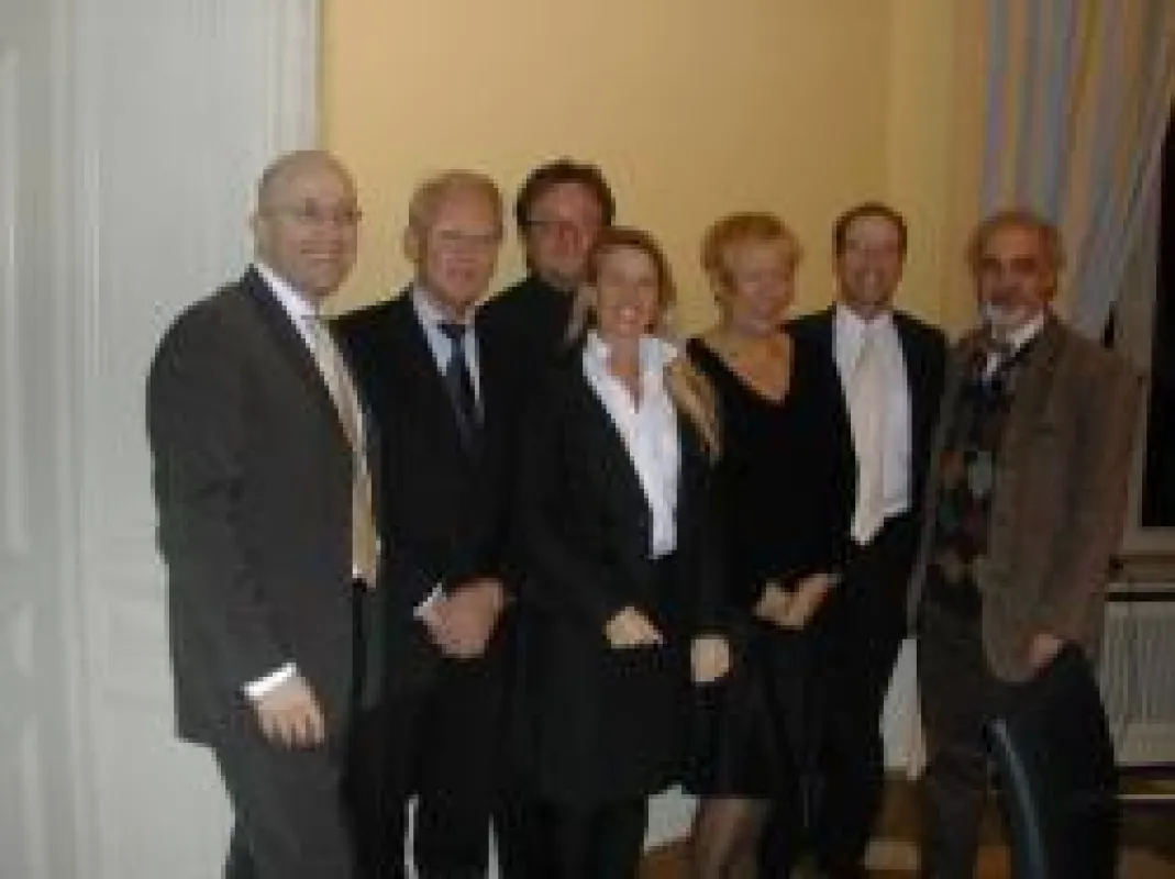 Gründungsteam von links: RA Nikolaus Rehart, Prof. Dr. Hellmut Oelert,RA Christoph Martin, Claudia Rehart (1.Vors.), Renate Münch, Prof. Dr. Stefan Rehart, Prof. Dr. Fridun Kerschbaumer