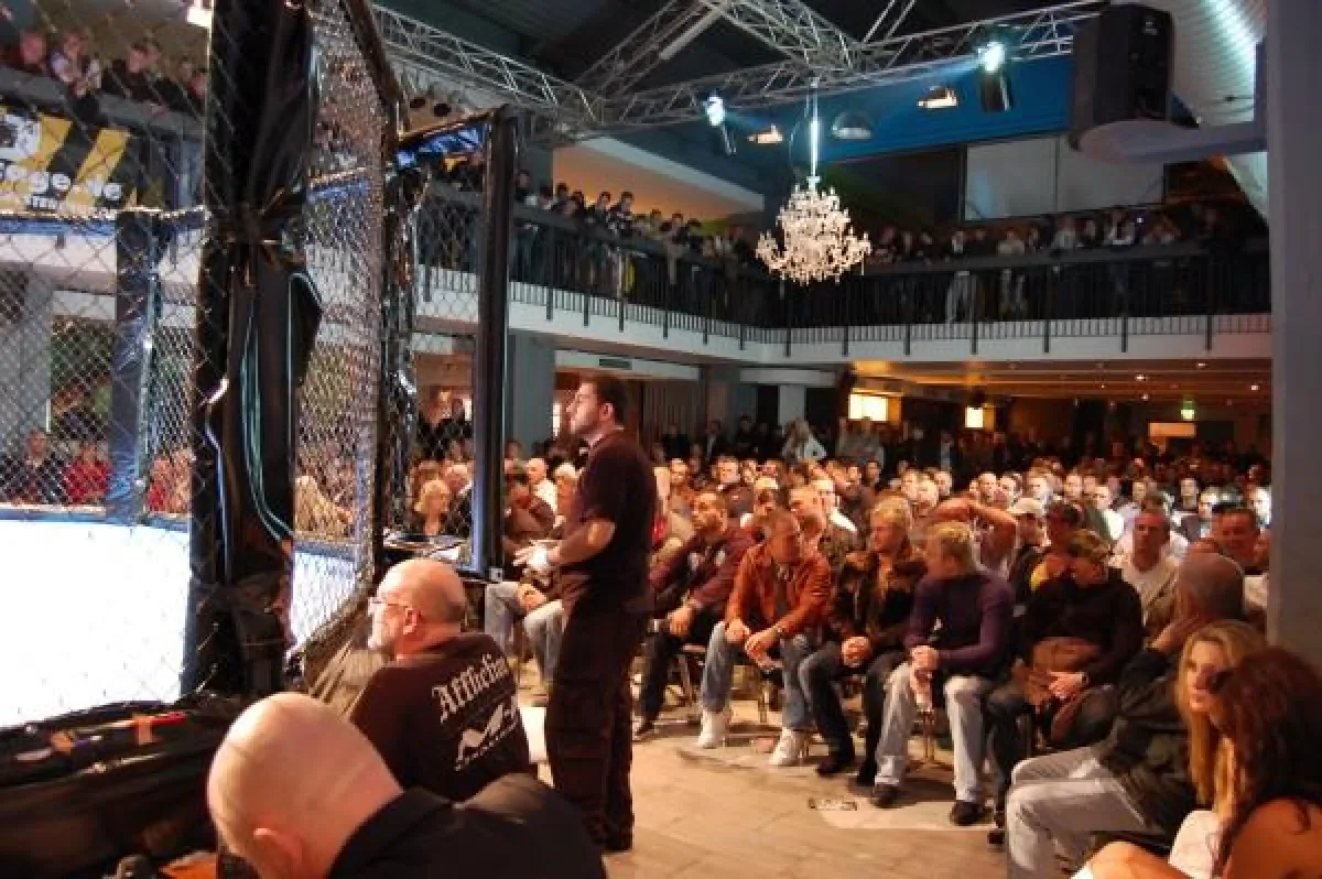 Halle 400 Arena Käfig Kiel 18. Oktober 2009