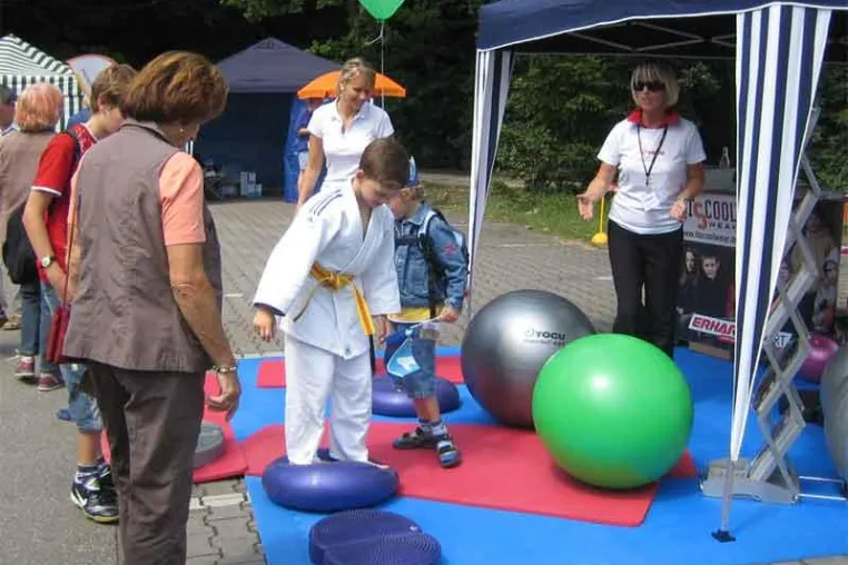 Bild: Verwackelte Bilder beim Fernsehen? –VITALIFE und TOGU präsentieren propriozeptives Training bei SOMMER IM PARK