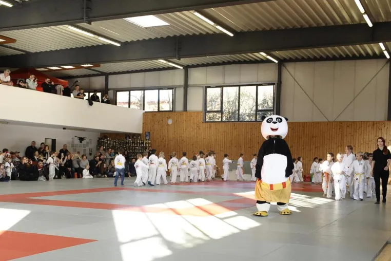 Bild: Ein heißes Turnier für coole Karateka