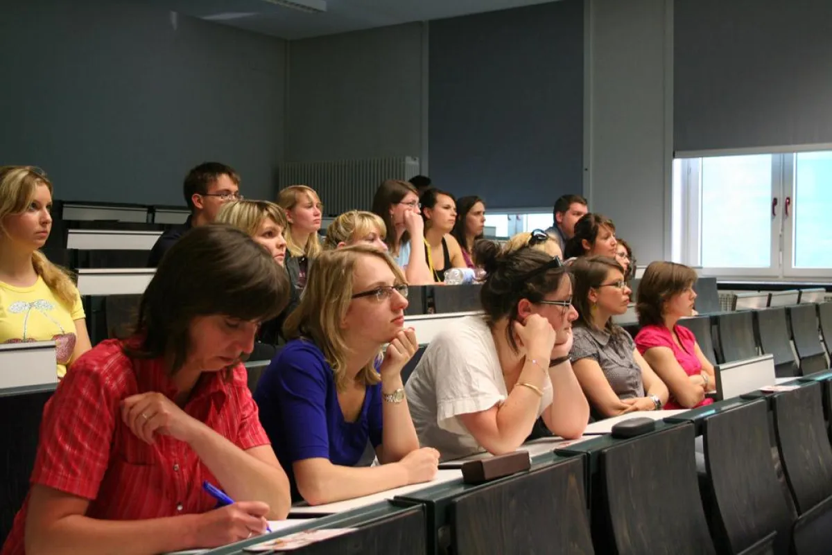Studierende des Studiengangs Tourismuswirtschaft der Hochschule Harz lauschten gespannt dem Gastvortrag ihrer Kommilitonen von der Otto-von-Guericke-Universität Magdeburg