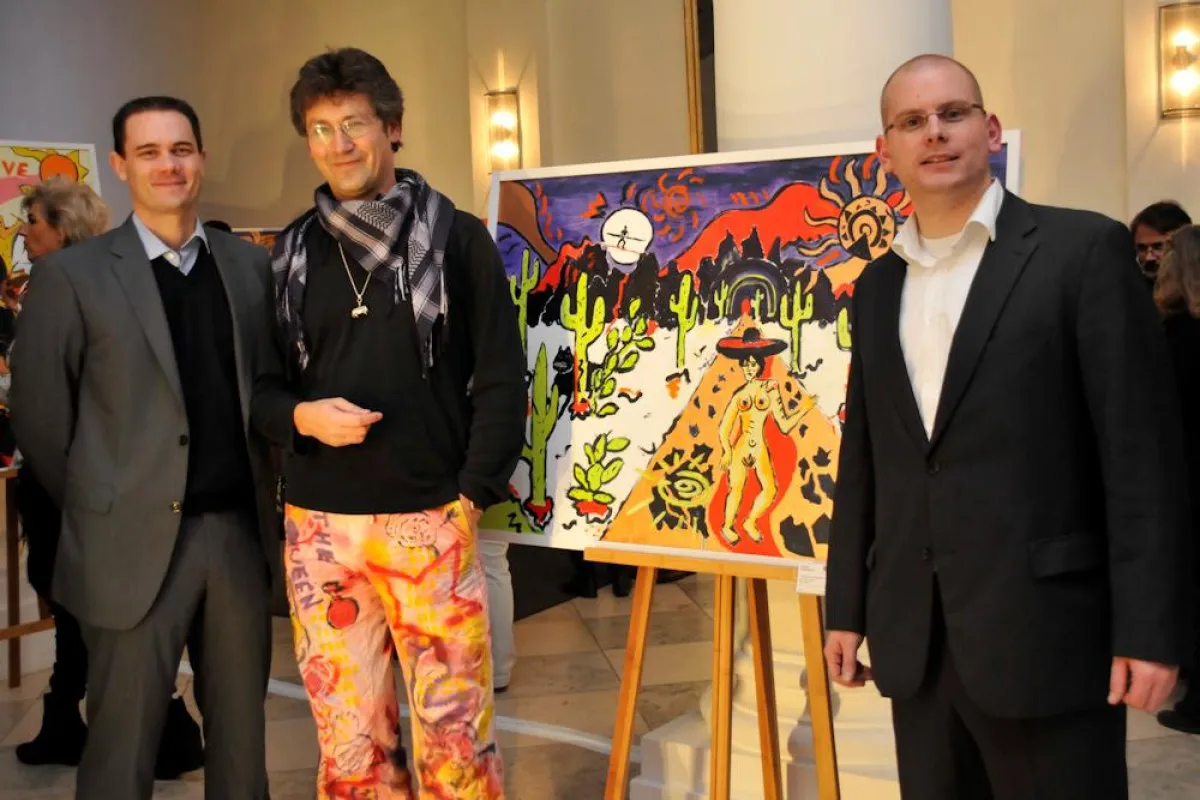 Sebastian Stirner, Joachim Schwarzenau und Hans-Peter Zobl (v.l.) im Schloss Dachau