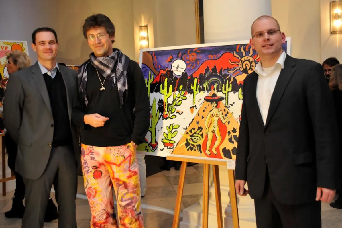 Sebastian Stirner, Joachim Schwarzenau und Hans-Peter Zobl (v.l.) im Schloss Dachau