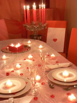 Bild: Valentinstag: Tag der Verliebten Kerzenschein für eine romantische Zweisamkeit