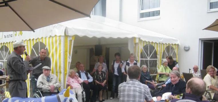 Bild: Buntes Programm beim Sommerfest im Haus Elisabeth