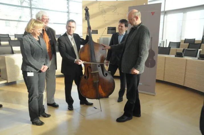 Bild: Landesmusikrat kürt Kontrabass zum Instrument des Jahres 2010