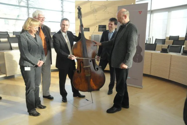 Landesmusikrat kürt Kontrabass zum Instrument des Jahres 2010 Bild: Landesmusikrat kürt Kontrabass zum Instrument des Jahres 2010