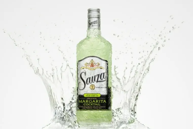 Bild: Cocktails wie an der Bar gemixt: Mit SAUZA MARGARITA kommt Ready-to-Serve Konzept in den Handel