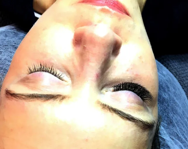 Den WOW!-Effekt im Blick- Volle Wimpern sorgen für einen aufregenden Look Bild: Den WOW!-Effekt im Blick- Volle Wimpern sorgen für einen aufregenden Look