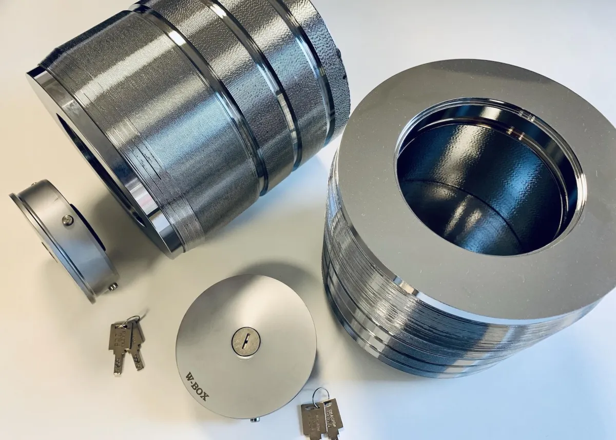 safemo® tube Rohrtresore XXL 200/200 (links) und XXL 200/170 (rechts), Foto Klaus Theobald