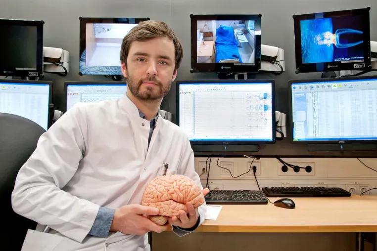 Bochumer erforscht Entstehung und optimale Diagnostik von Dissoziativen Anfällen Bild: Bochumer erforscht Entstehung und optimale Diagnostik von Dissoziativen Anfällen