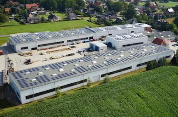 Bild: WINAICO beliefert Maschinenbauunternehmen mit Modulen für größte PERC Dachanlage Deutschlands