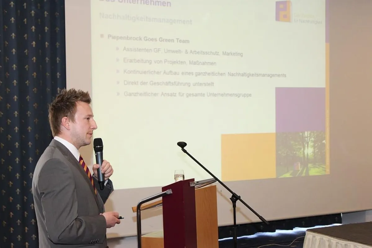 Timo Brümmer, Referent Marketing & Business Development, stellt Piepenbrocks Nachhaltigkeitskonzept vor. © Piepenbrock