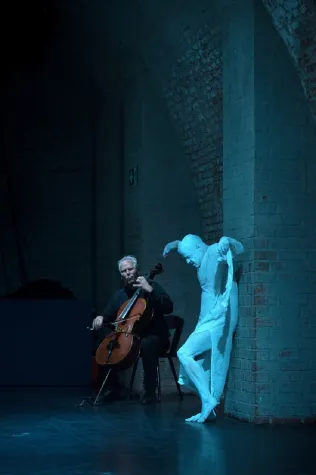 Bild: Lazarus - a white shadow