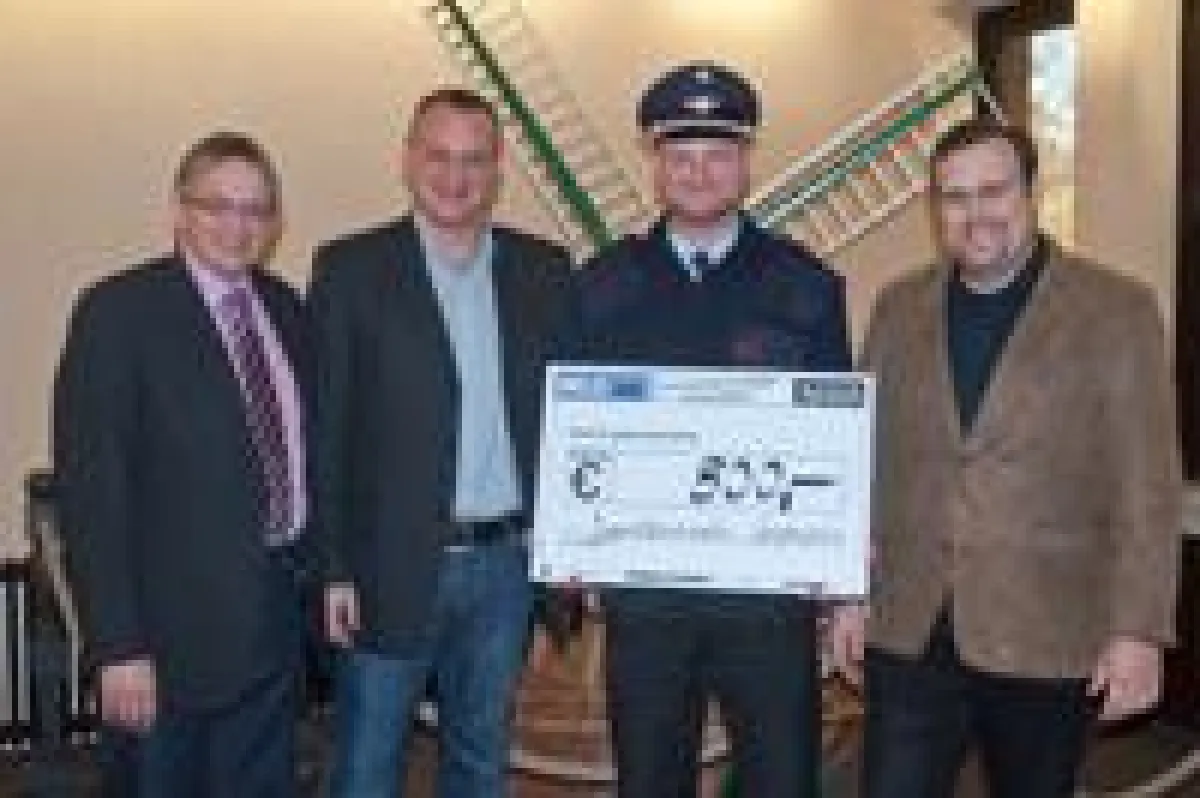 Bürgermeister Olaf Meinen, Held-Geschäftsführer Andreas Steenblock, Gemeindejugenfeuerwehrwart Frank