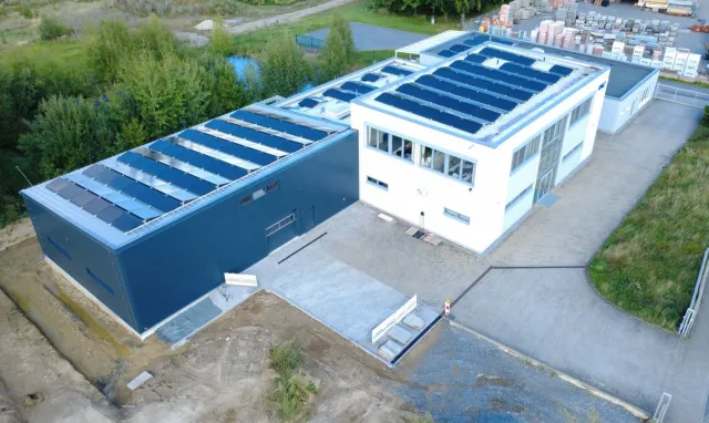 Bild: Im Kleinsten ganz groß – Neue Lagerhalle schafft bei KMLT Platz für zusätzliche Laseranlagen
