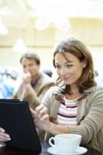 TCPOS präsentiert digitale Speisekarte auf dem Tablet-PC Bild: TCPOS präsentiert digitale Speisekarte auf dem Tablet-PC