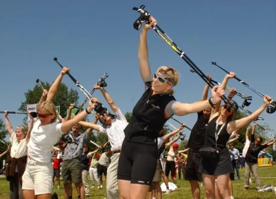 Bild: Deutschland bewegt sich - Sechster Deutscher Nordic Walking Tag am 18. Mai