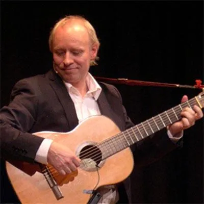 Rolf Rötgers singt „Menschenlieder“ und erzählt zu seinen Büchern Bild: Rolf Rötgers singt „Menschenlieder“ und erzählt zu seinen Büchern