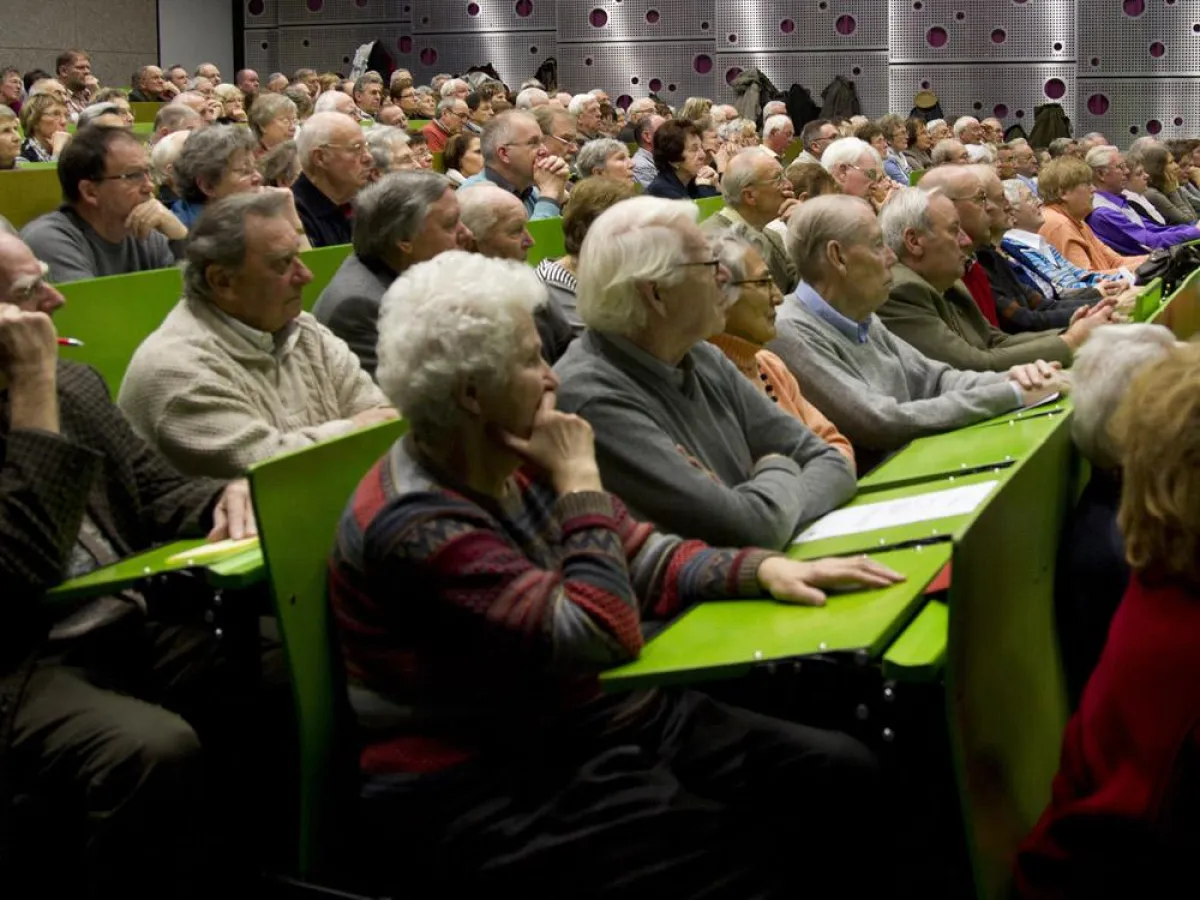GenerationenHochschule zum Thema „Volkskrankheit Arthrose: Gelenkersatz als Ausweg?