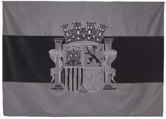 Bild: Familienbetrieb setzt Fahne für den spanischen Performance-Provokateur Santiago Sierra um