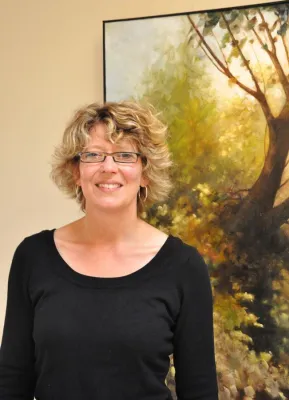 Bild: Heidi Lauter zeigt ihre Malerei im FRITSCH Technology Center