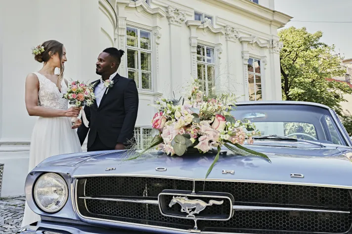 Bild: Brautstrauß, Haarkränze, Tischgestecke & mehr - Hochzeitsblumen online bestellen