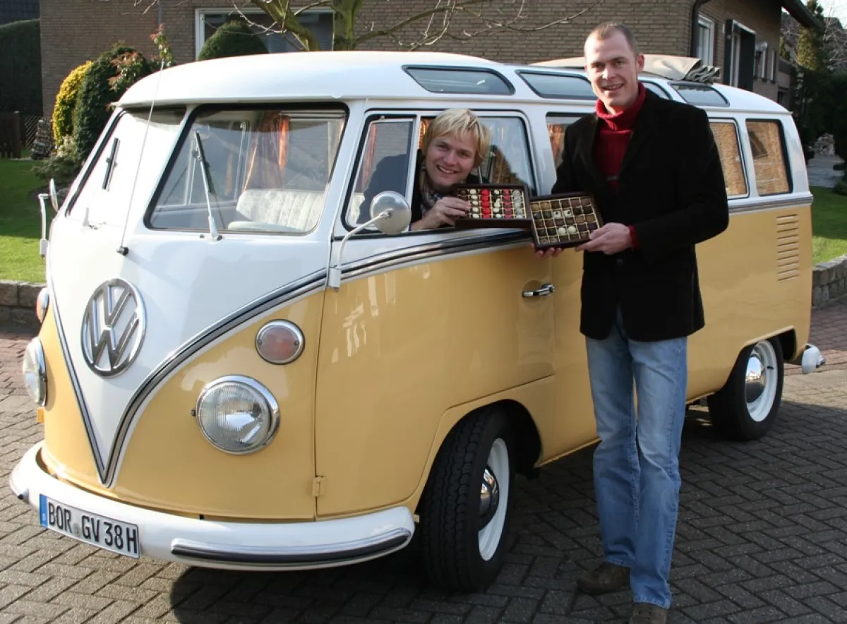 wir mit dem Pralinentour-Bus