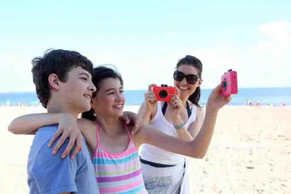 Bild: Polaroid Snap Touch: Die Sommer-Sofortbildkamera für unterwegs