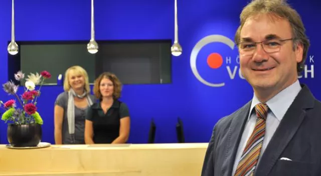 Bild: Hörakustik Vollbach öffnet die Türen des Rietberger Hörforums