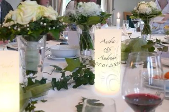 Bild: Windlichter als Menükarte oder Tischkarte für die Konfirmation, Kommunion oder Taufe