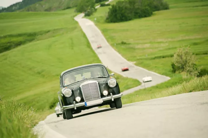 Bild: Mit dem Oldtimer unterwegs – aber sicher!