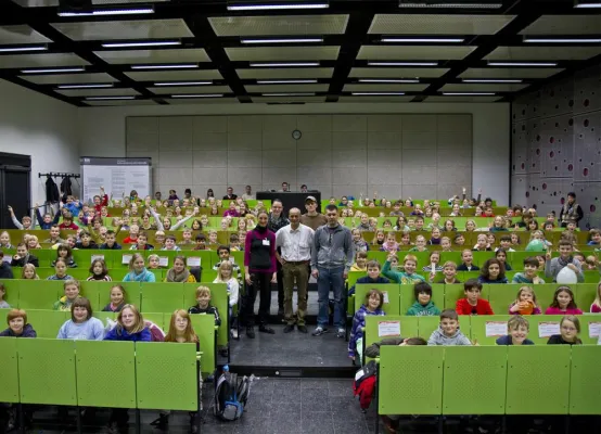 Viereckige Augen gibt es nicht - Vorsicht im Umgang mit TV und PC ist dennoch geboten Bild: Viereckige Augen gibt es nicht - Vorsicht im Umgang mit TV und PC ist dennoch geboten