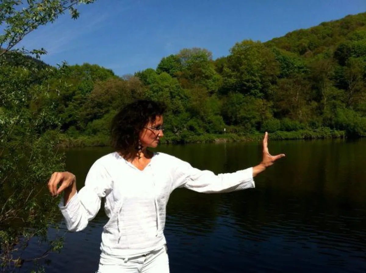 Tai Chi in freier Natur