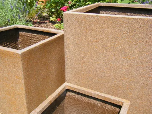 Bild: Sommerkollektion Eastwest: Neue Pflanzkübel und Blumenkübel