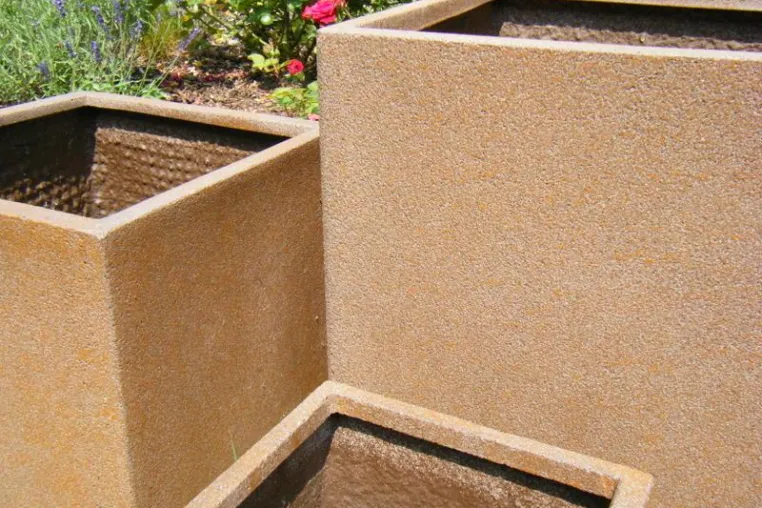 Bild: Sommerkollektion Eastwest: Neue Pflanzkübel und Blumenkübel