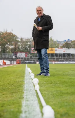 Bild: Jörg Wontorra startet Initiative "Teamgeist zeigen. Licht recyceln." mit Lightcycle