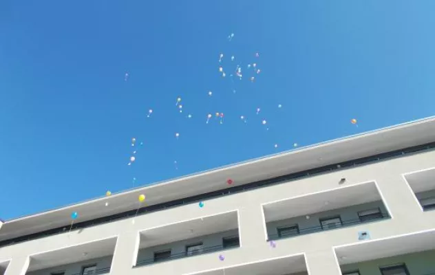 Bild: 99 Luftballons auf ihrem Weg über Wendlingen